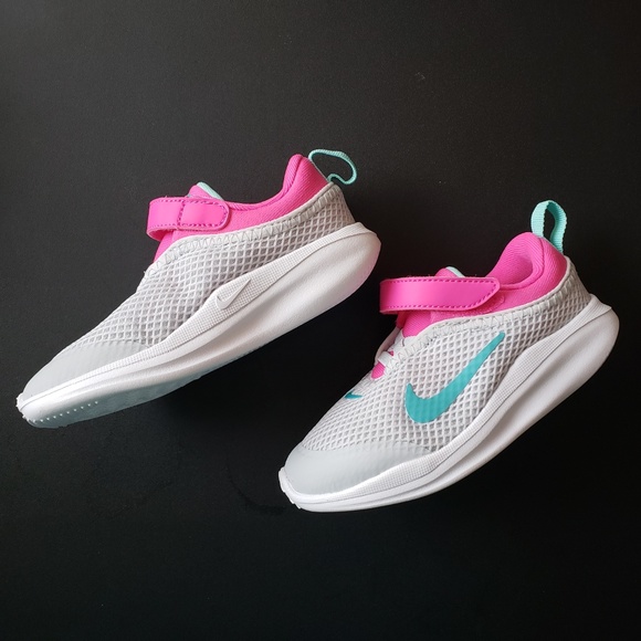 girls nike velcro shoes